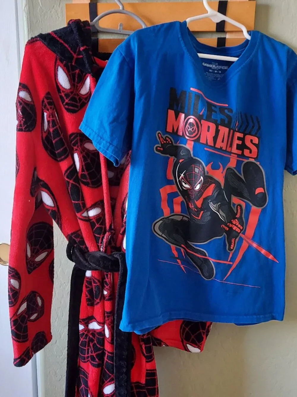 Marvel cozy red